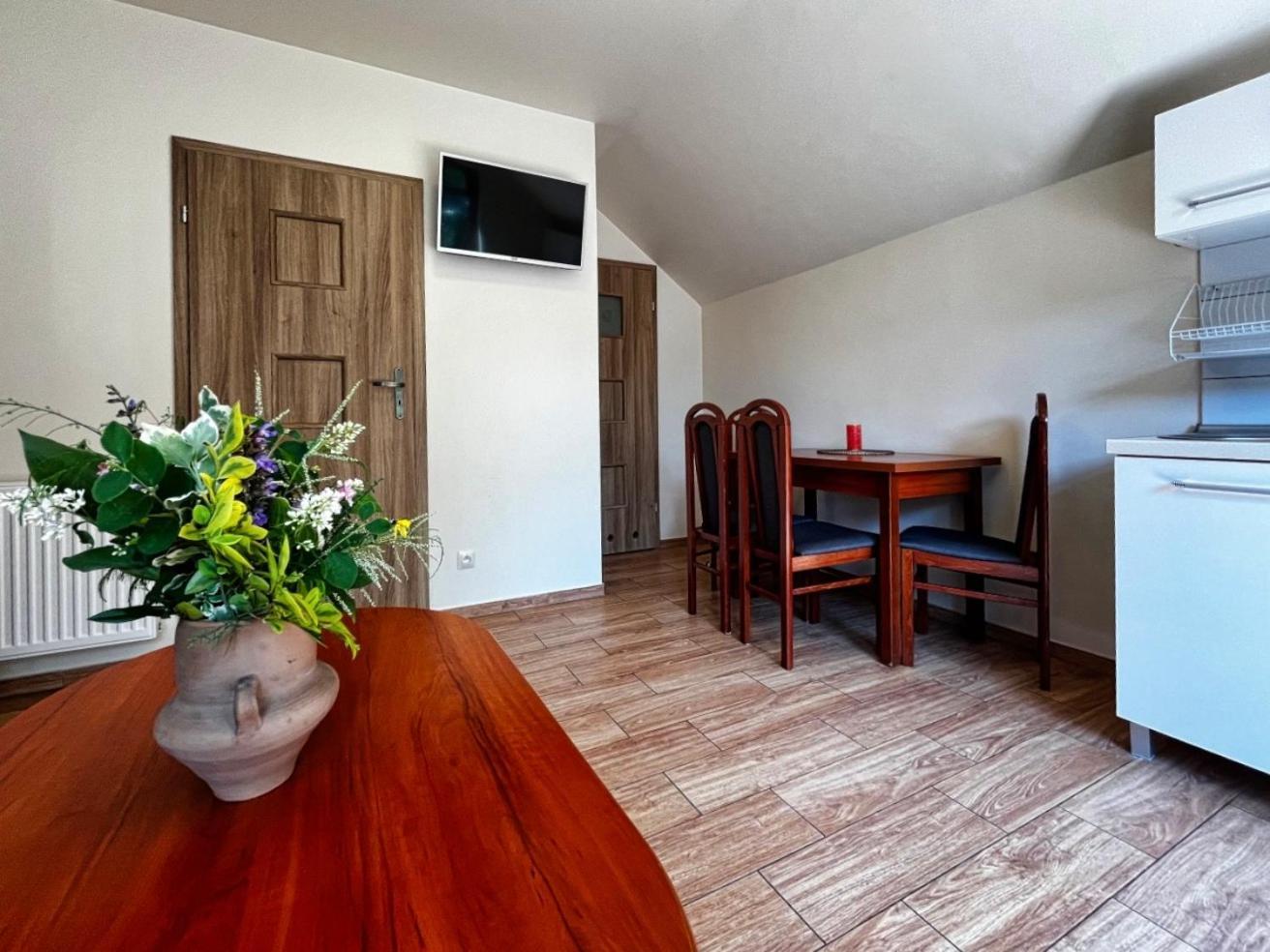 Apartamenty Winniczki ポビエロボ エクステリア 写真